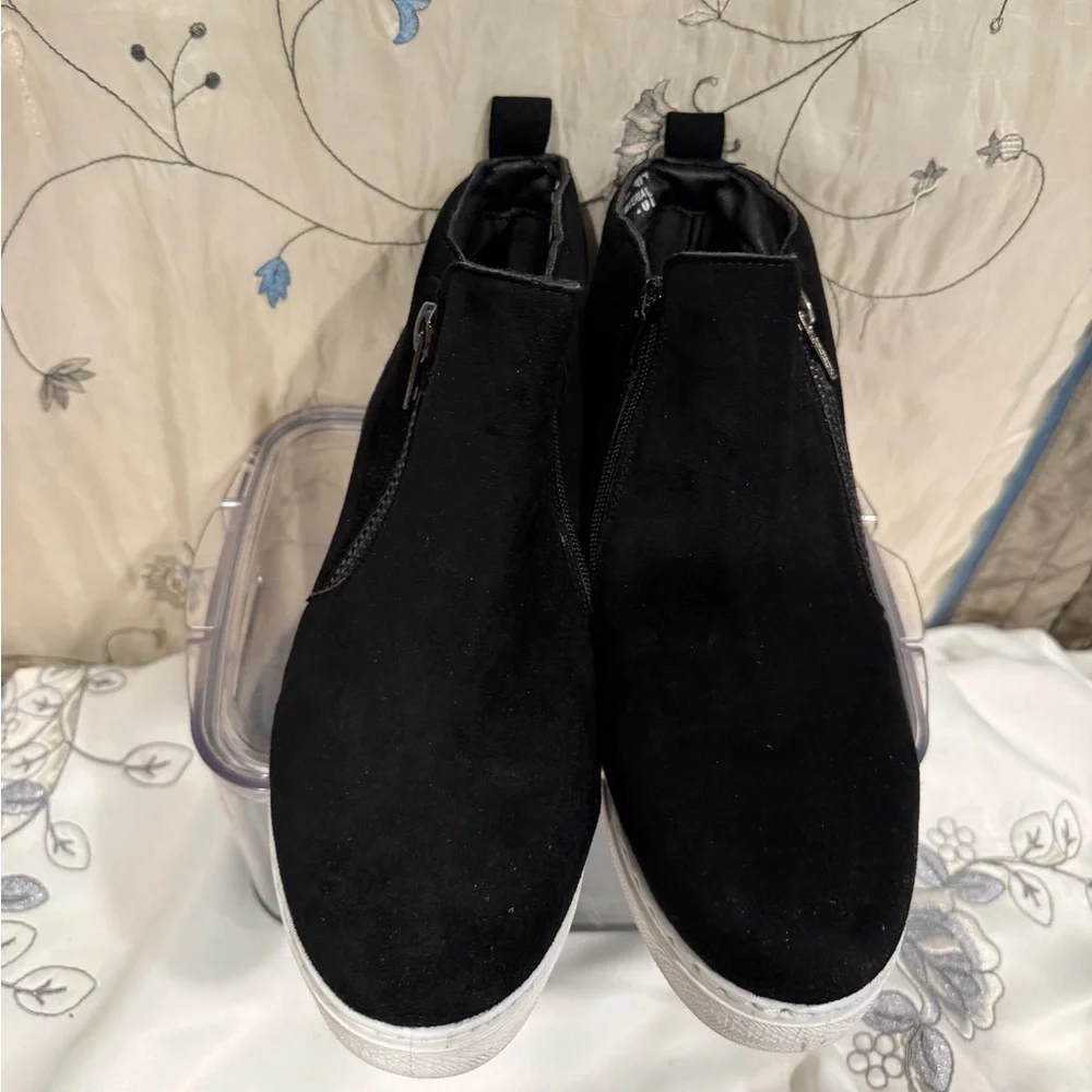Rouge Black Wedge Sneakers